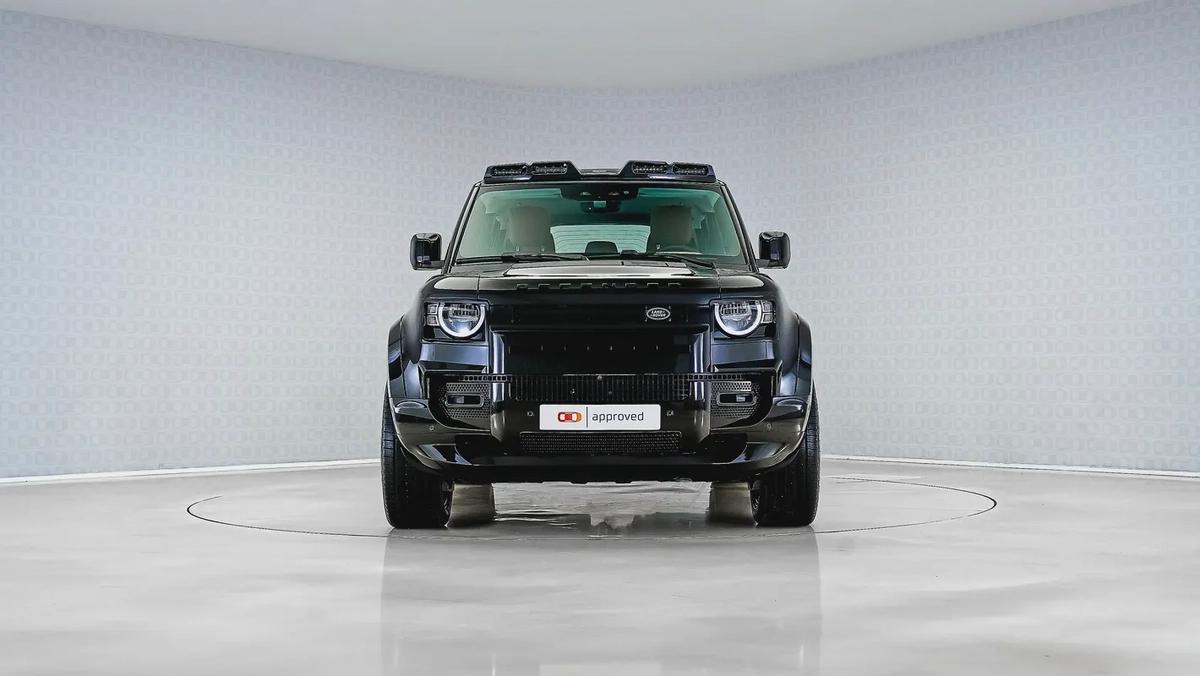Special Offer | AED 5,752 PM | 22in Wheels, Lightbar, GCC | 110 P400 S Widetrack-8-8
