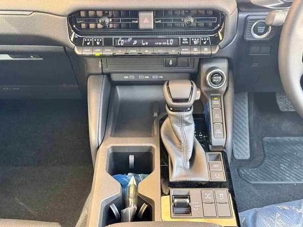 2025 PRADO RIGHT HAND DRIVE AR- HIGH 2.8L DIESEL 0KM