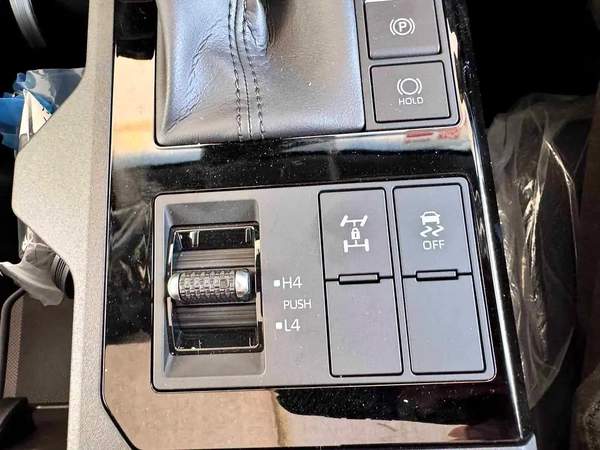2025 PRADO RIGHT HAND DRIVE AR- HIGH 2.8L DIESEL 0KM