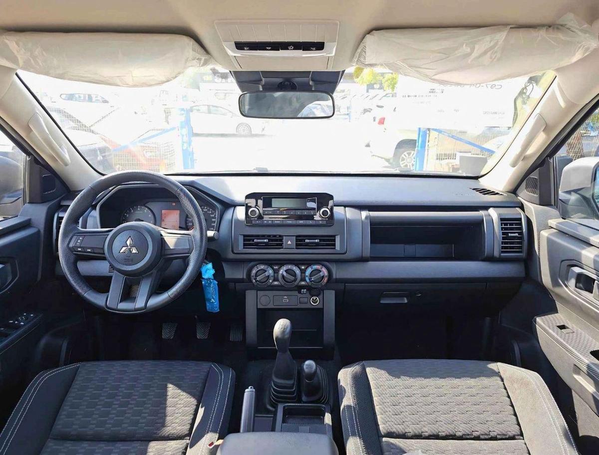 Mitsubishi L200 GLX 2.4L PETROL / M/T / SIDE STICKER / 4WD / CODE # GLXP-10-10