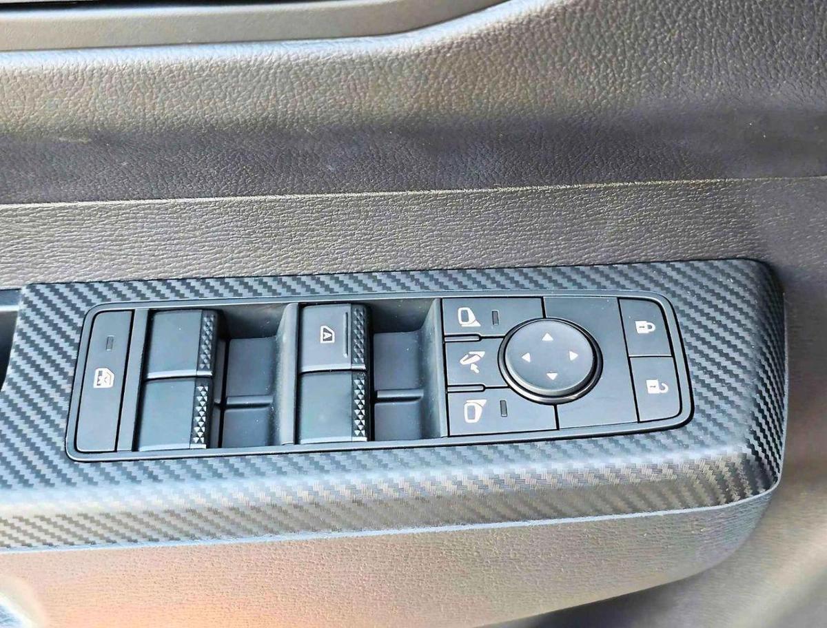 Mitsubishi L200 GLX 2.4L PETROL / M/T / SIDE STICKER / 4WD / CODE # GLXP-15-15
