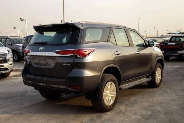 Toyota Fortuner Toyota Fortuner SR5 2.7L petrol 7Seats 4WD full option 2024