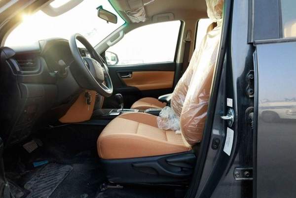 Toyota Fortuner Toyota Fortuner SR5 2.7L petrol 7Seats 4WD full option 2024