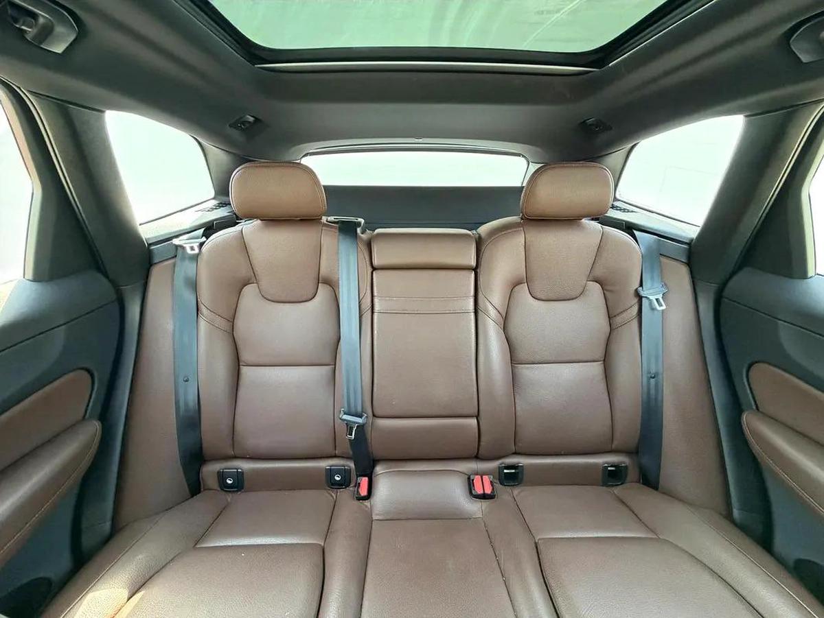AED 1,440 P.M | 0% DOWN PAYMENT | VOLVO XC60 T5 | 2.0L I4 | 2021 | GCC SPECS-15-15