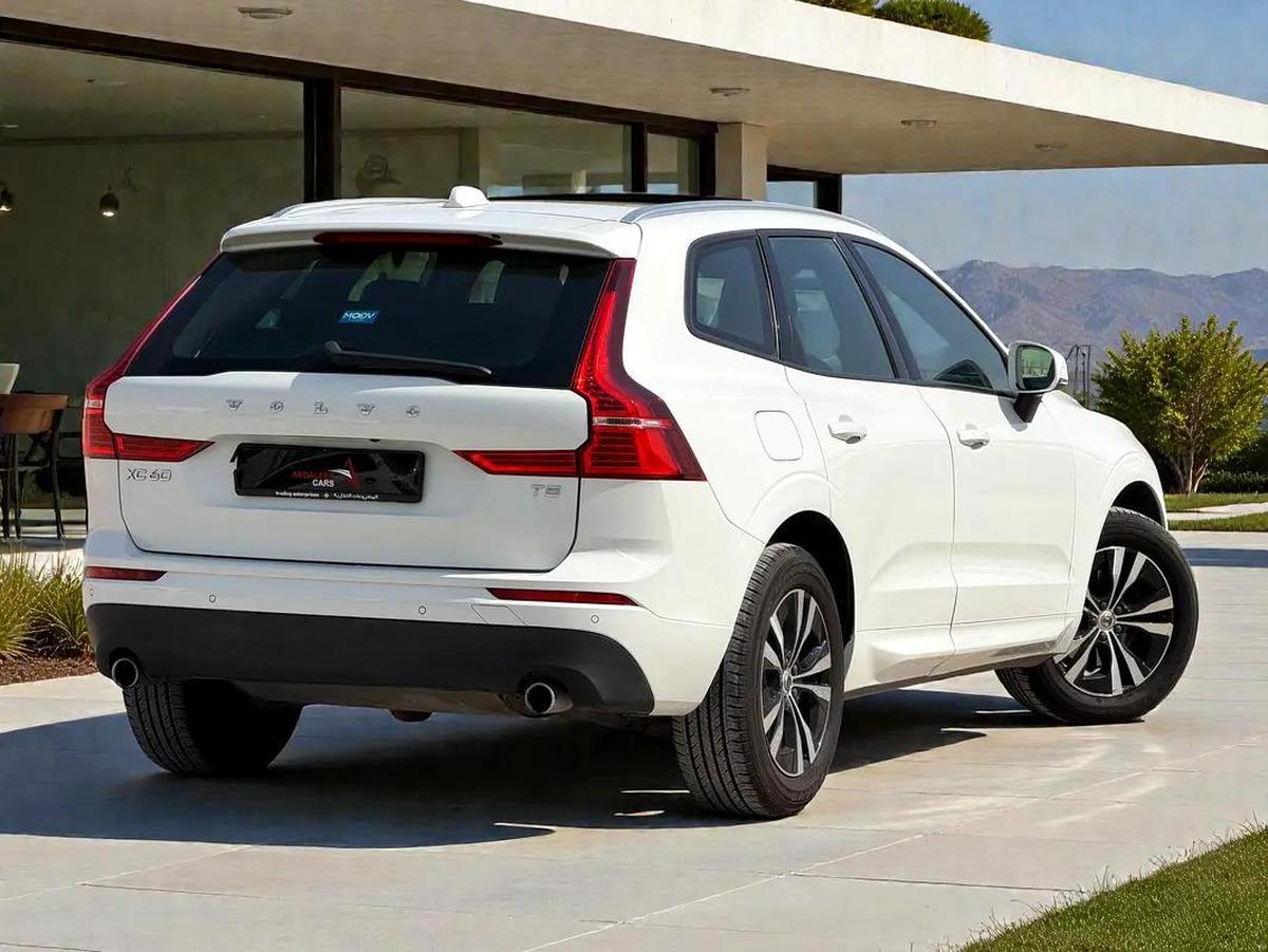 AED 1,440 P.M | 0% DOWN PAYMENT | VOLVO XC60 T5 | 2.0L I4 | 2021 | GCC SPECS-16-16