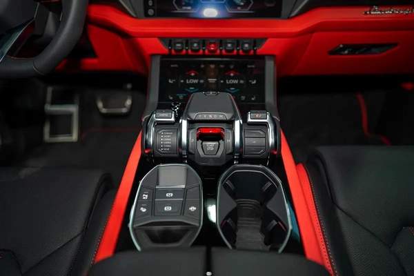 2025 URUS SE HYBRID | STYLE PACKAGE | NEW REAR DIFFUSER AERO LIP | FULL OPTIONS | JAPANESE SPE