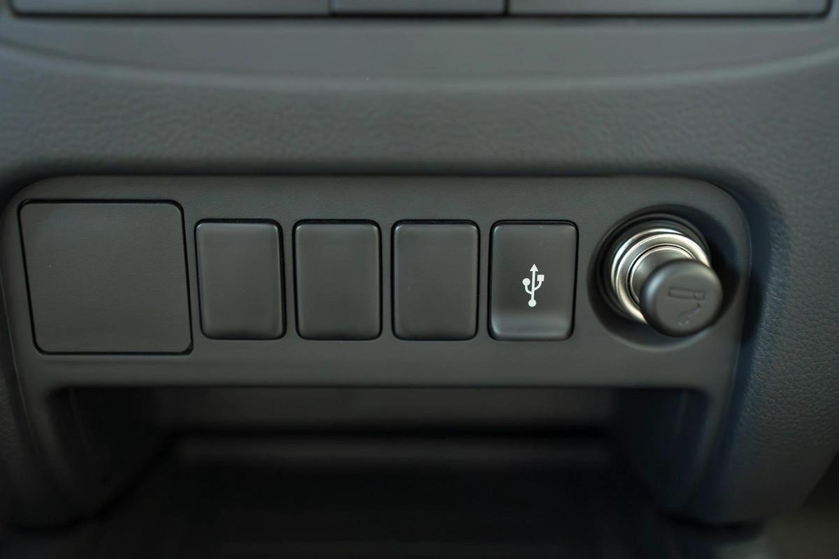MITSUBISHI L200 2.5L M/T DIESEL 2WD MODEL 2023-4-4