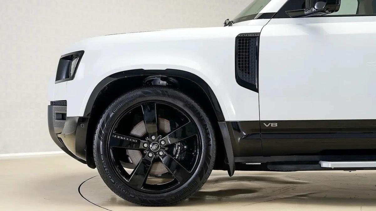 Land Rover Defender 110 V8 Edition P525-2-2