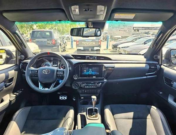 Toyota Hilux GR SPORT WITH BULBAR / 2.8L DIESEL V4 / DRIVER PWR SEATS WITH LATHER (CODE# HGR