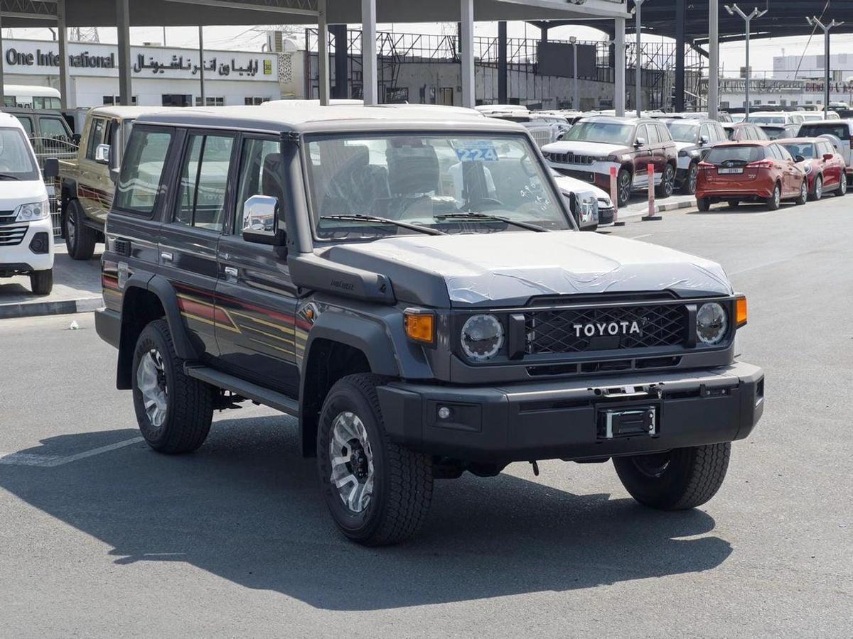 Toyota Land Cruiser 70 EXPORT ONLY - TOYOTA LC76 LX 2.8L A/T-2-2