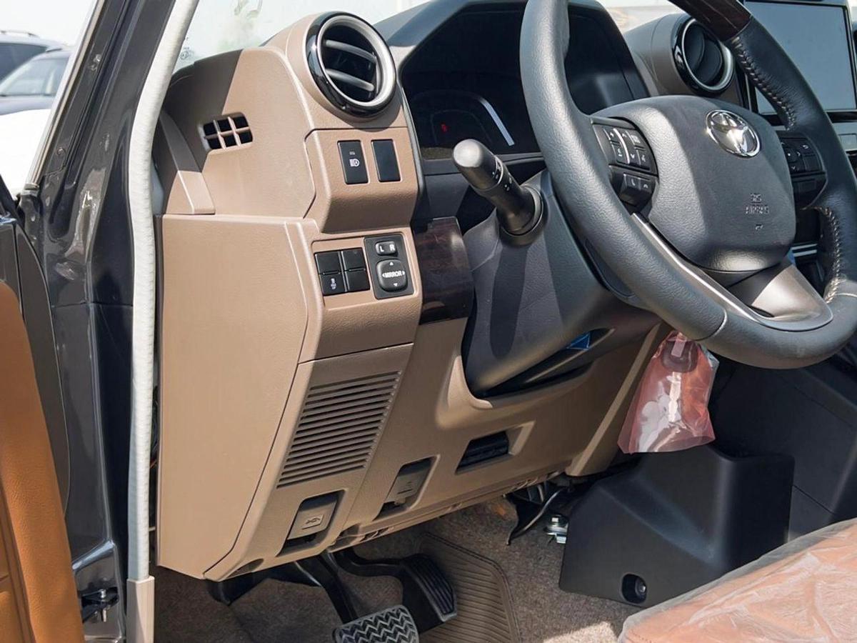 Toyota Land Cruiser 70 EXPORT ONLY - TOYOTA LC76 LX 2.8L A/T-8-8