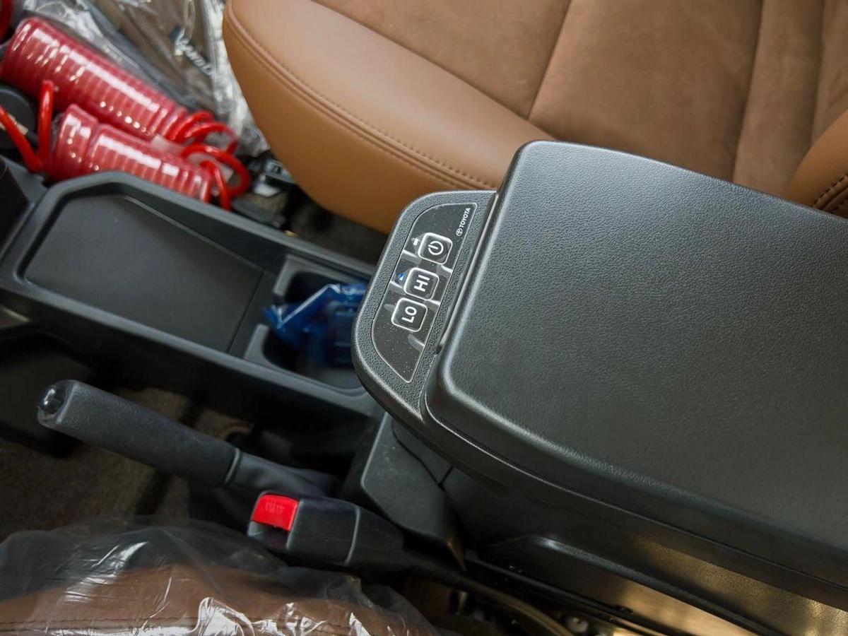 Toyota Land Cruiser 70 EXPORT ONLY - TOYOTA LC76 LX 2.8L A/T-14-14