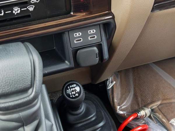 Toyota Land Cruiser 70 EXPORT ONLY - TOYOTA LC76 LX 2.8L A/T