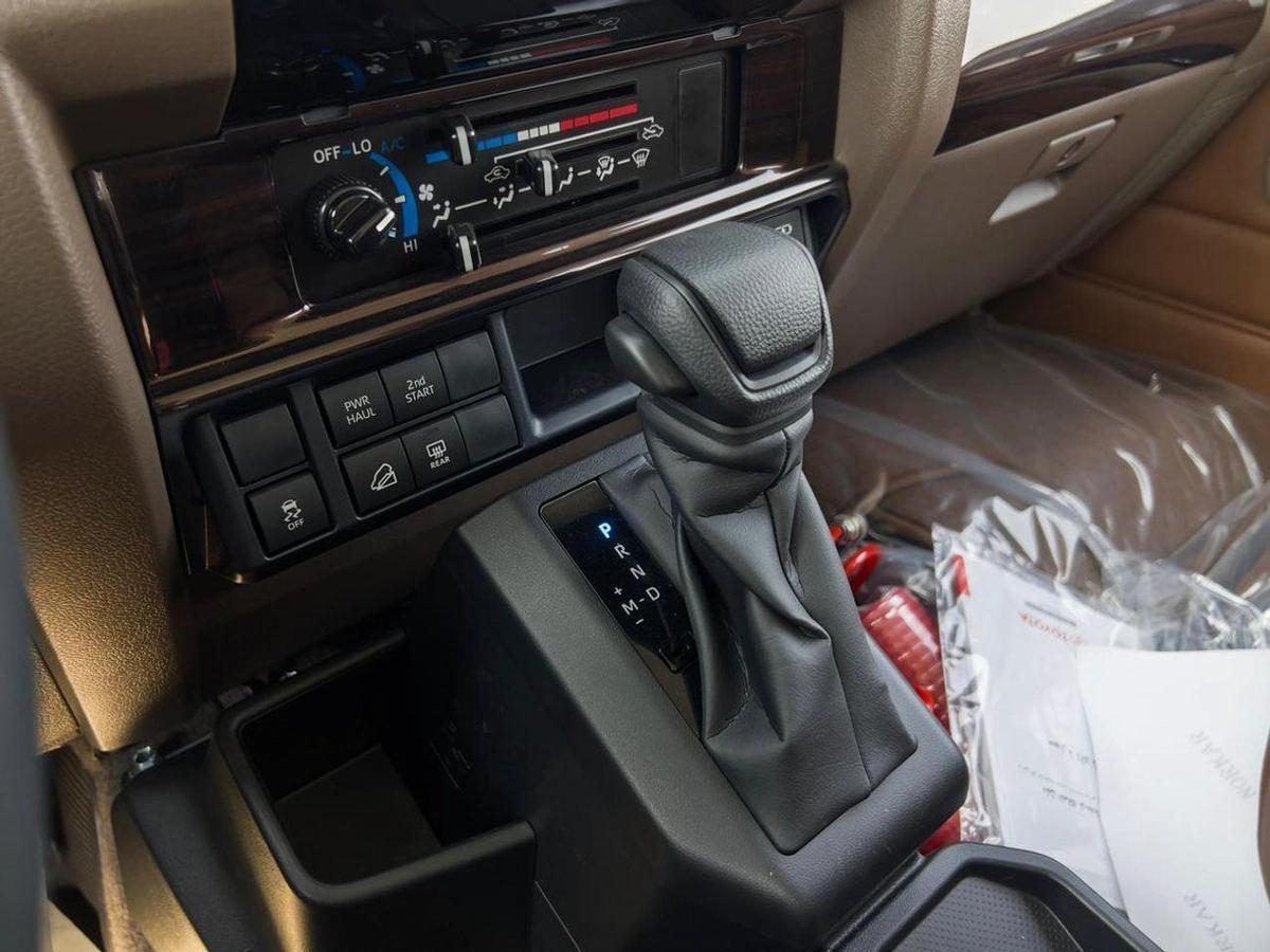 Toyota Land Cruiser 70 EXPORT ONLY - TOYOTA LC76 LX 2.8L A/T-21-21