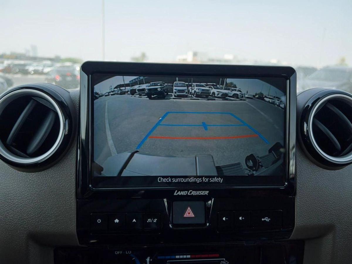 Toyota Land Cruiser 70 EXPORT ONLY - TOYOTA LC76 LX 2.8L A/T-22-22