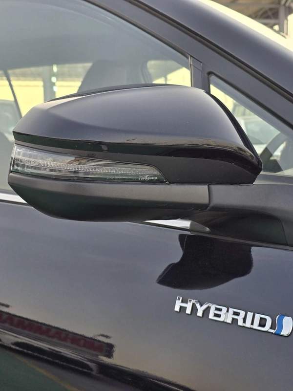 Toyota Innova 2.0L HyCross 7S Hybrid