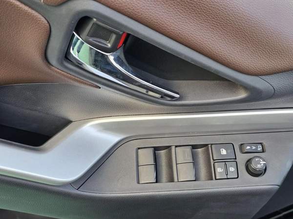 Toyota Innova 2.0L HyCross 7S Hybrid