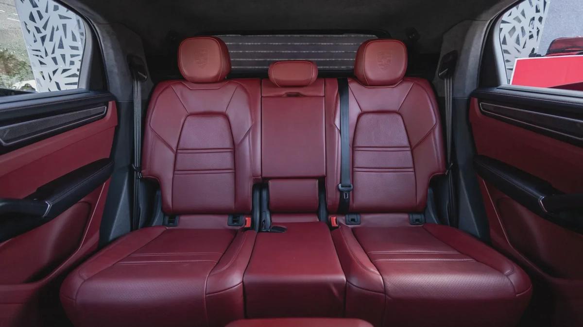 Porsche Cayenne GTS Coupé 2021-10-10
