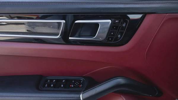 Porsche Cayenne GTS Coupé 2021