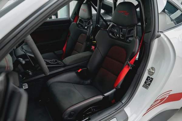 2023 PORSCHE 911 GT3 RS WEISSACH. CARBON CERAMIC BRAKES. SUSPENSION LIFTER. HIGH SPEC. MAIN DEALER S