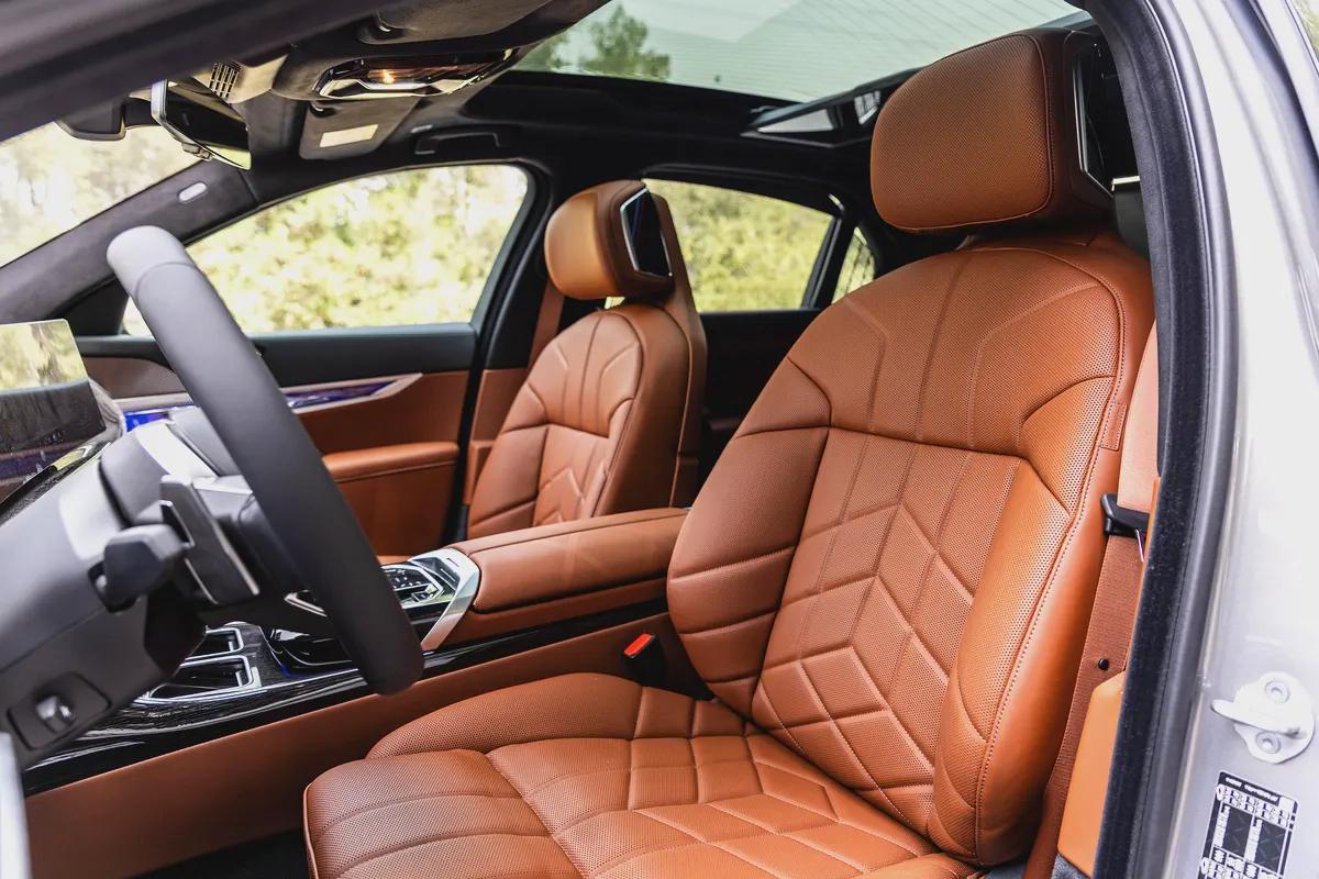 BMW 735i Luxury + M Kit – 2026 | Brand New | GCC | AED 410,000-4-4