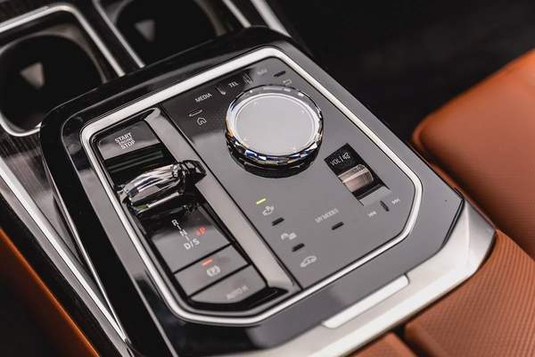 BMW 735i Luxury + M Kit – 2026 | Brand New | GCC | AED 410,000