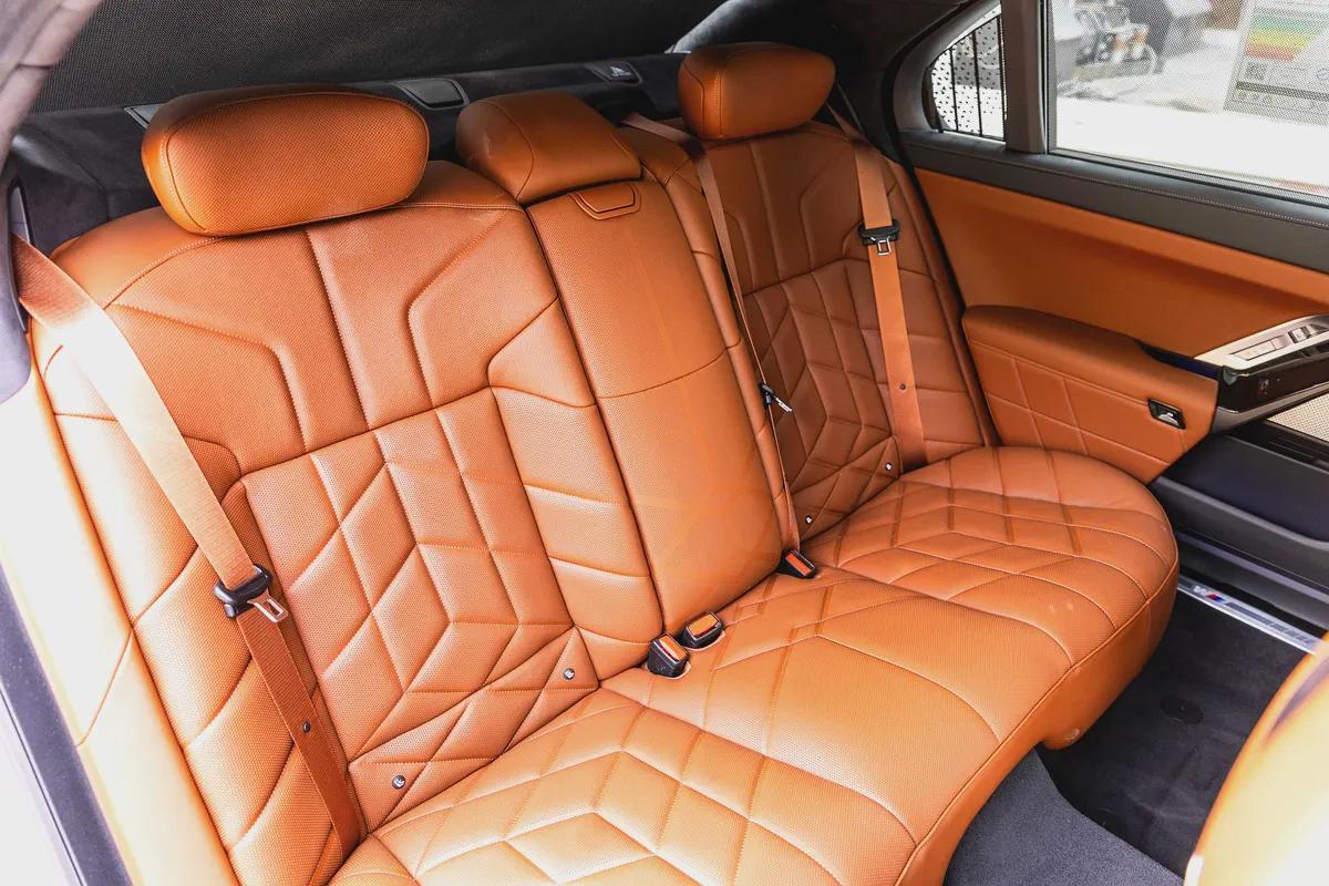 BMW 735i Luxury + M Kit – 2026 | Brand New | GCC | AED 410,000-9-9