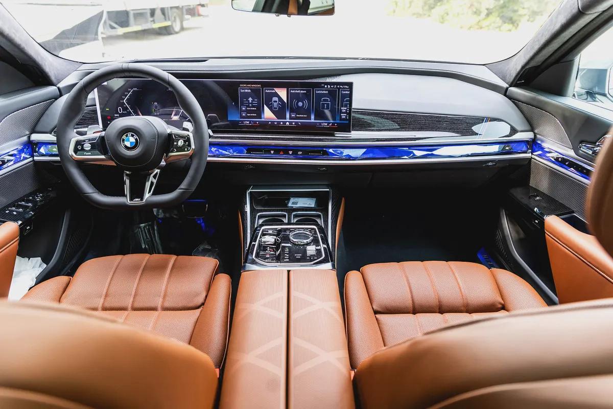 BMW 735i Luxury + M Kit – 2026 | Brand New | GCC | AED 410,000-12-12