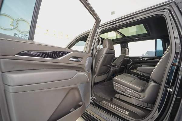 AED 4846 PM | CADILLAC ESCALADE SPORT 600 LWB 2023 | UNDER WARRANTY SERVICE PACKAGE MAY 2028 |