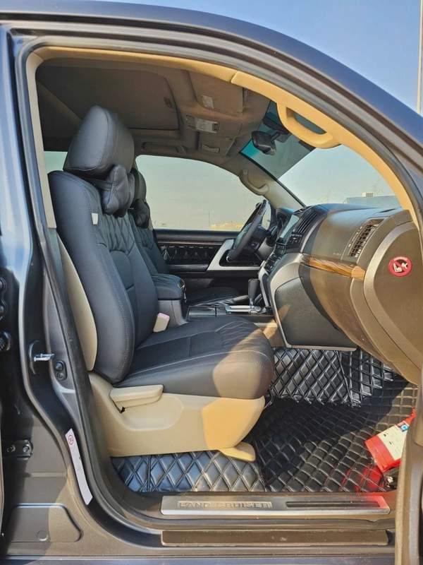 Toyota Land Cruiser VXR 5.7/ 20 SHAPE / FULL OPTION/ EXPORT ONLY / LOT # 72540