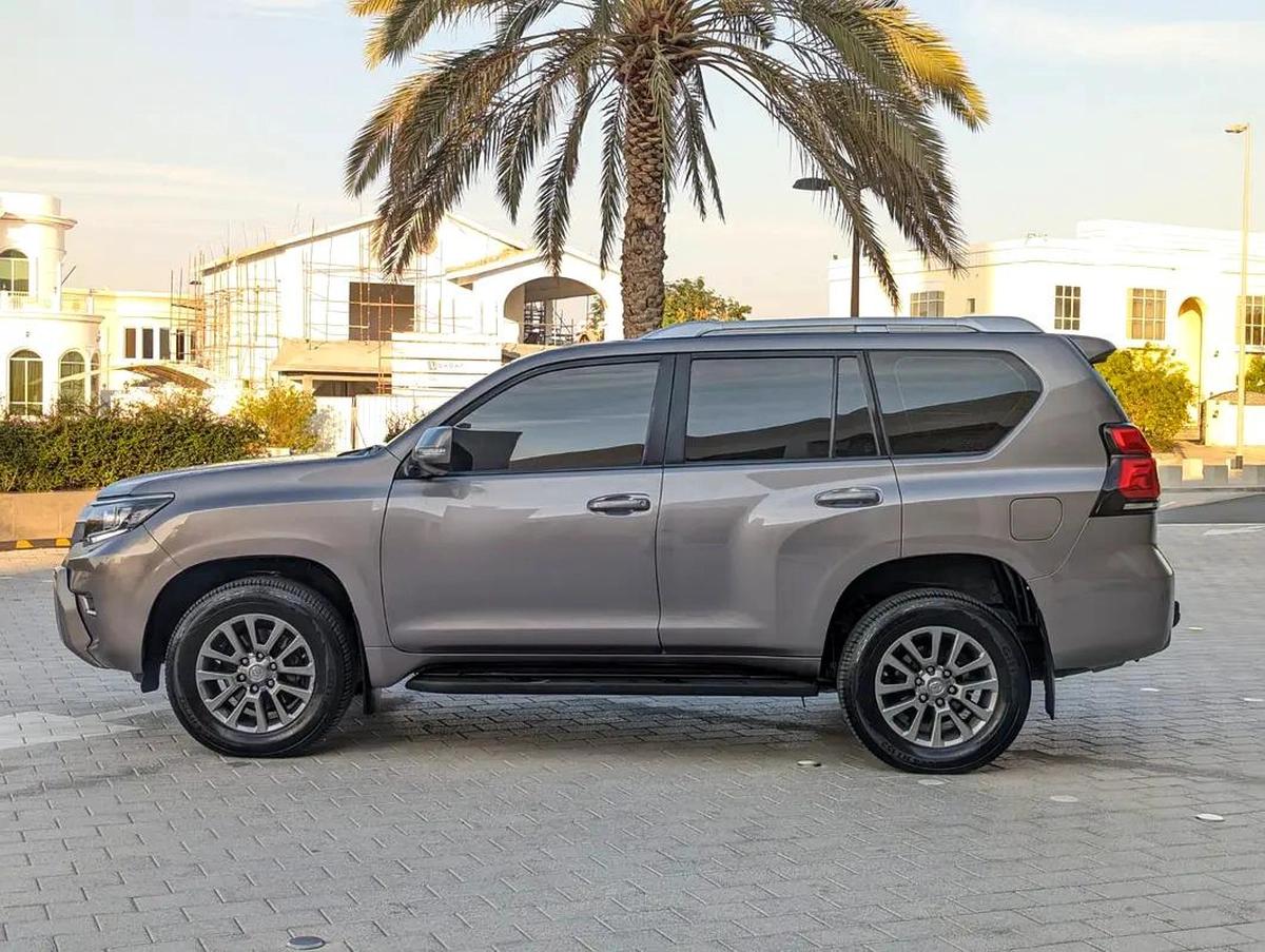 TOYOTA PRADO 2018 GCC V6 4.0L IN EXCELLENT CONDITION-3-3