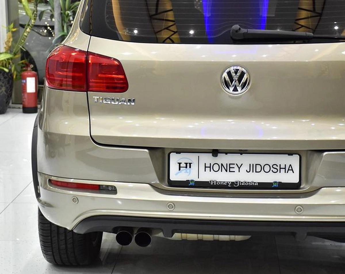Volkswagen Tiguan R-Line ( 2016 Model ) in Beige Color GCC Specs-12-12