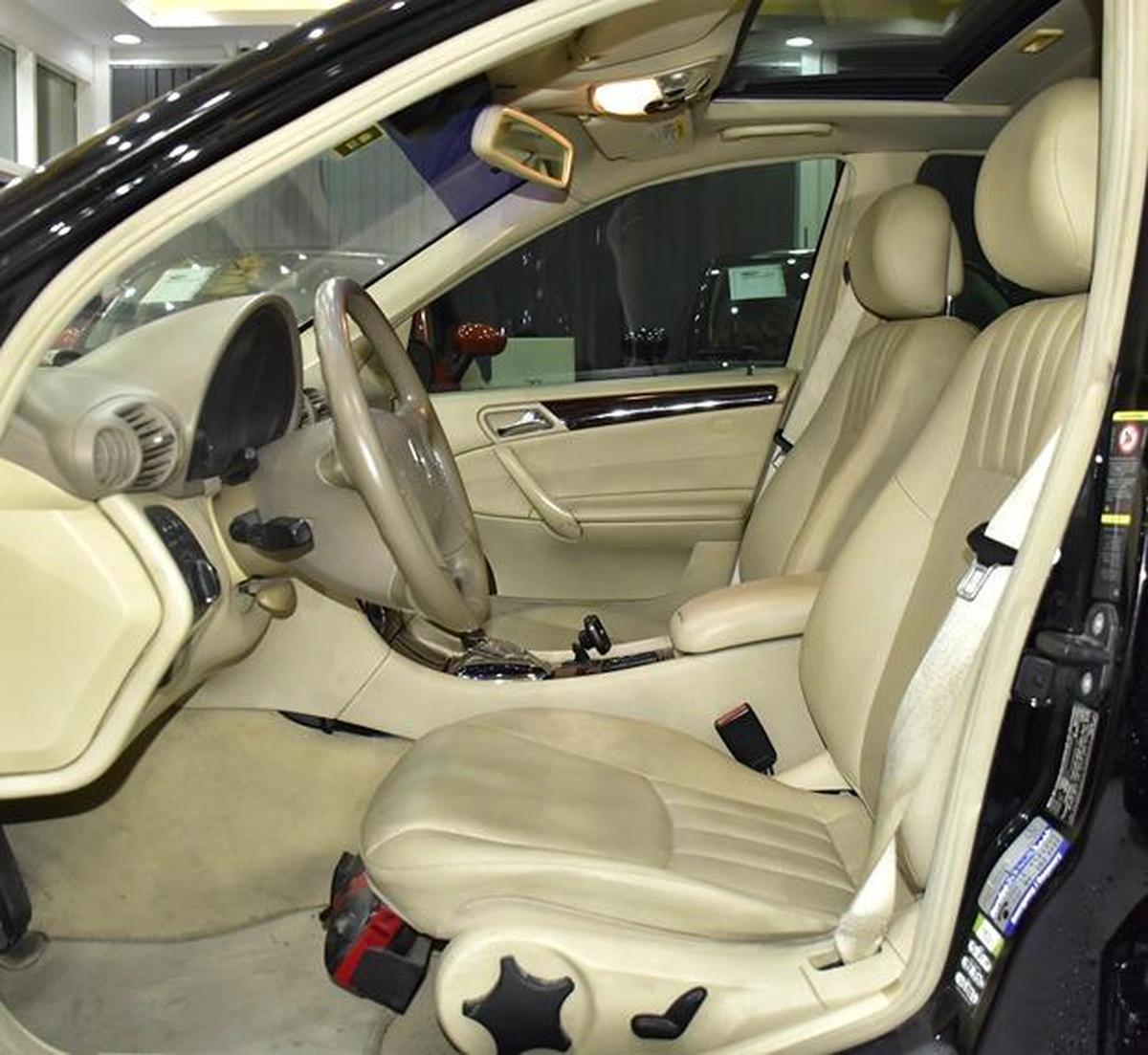 Mercedes Benz C180 Kompressor ( 2007 Model ) in Black Color GCC Specs-2-2