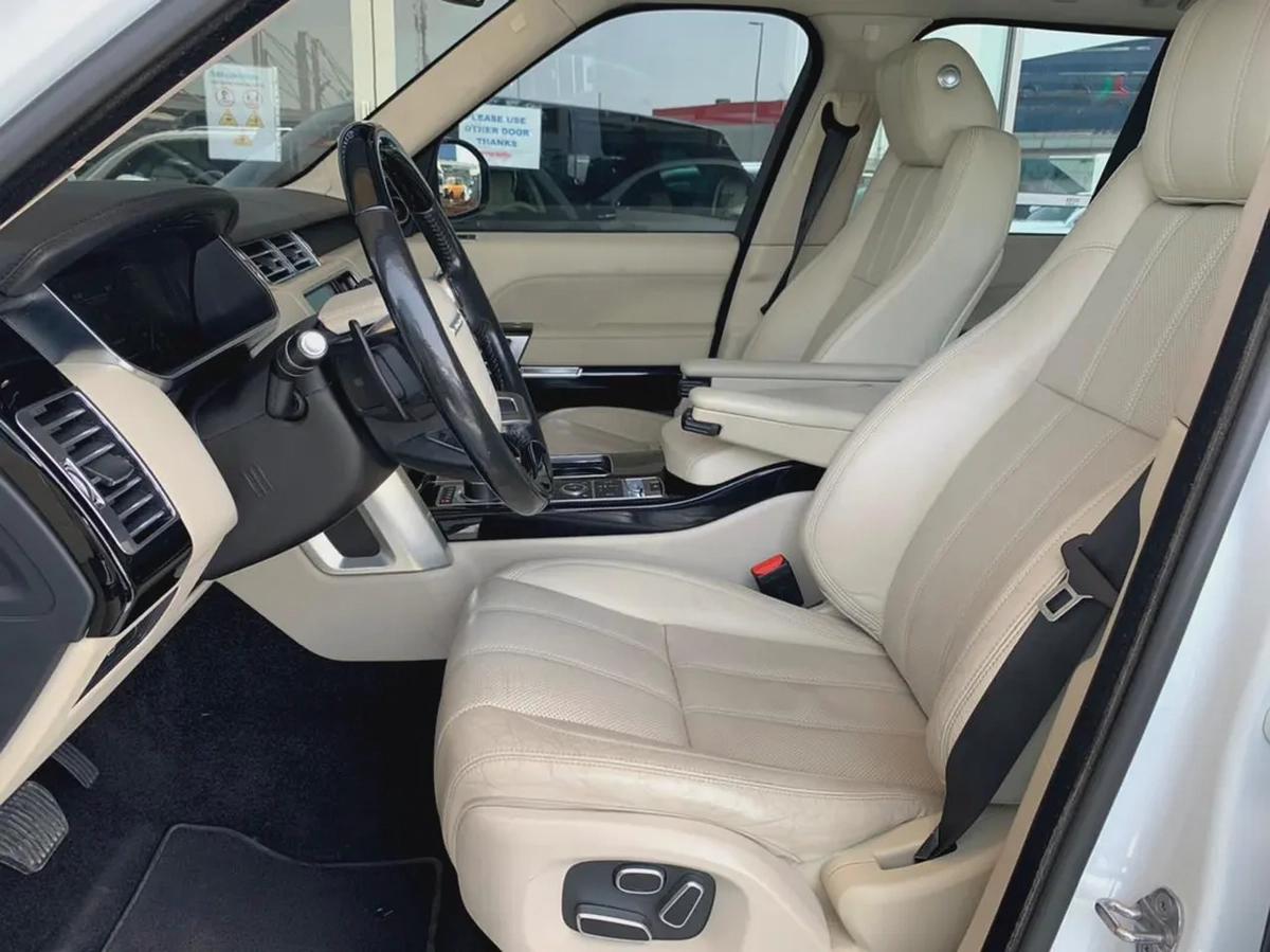 Range Rover Vogue Supercharged **2014** GCC Spec-4-4