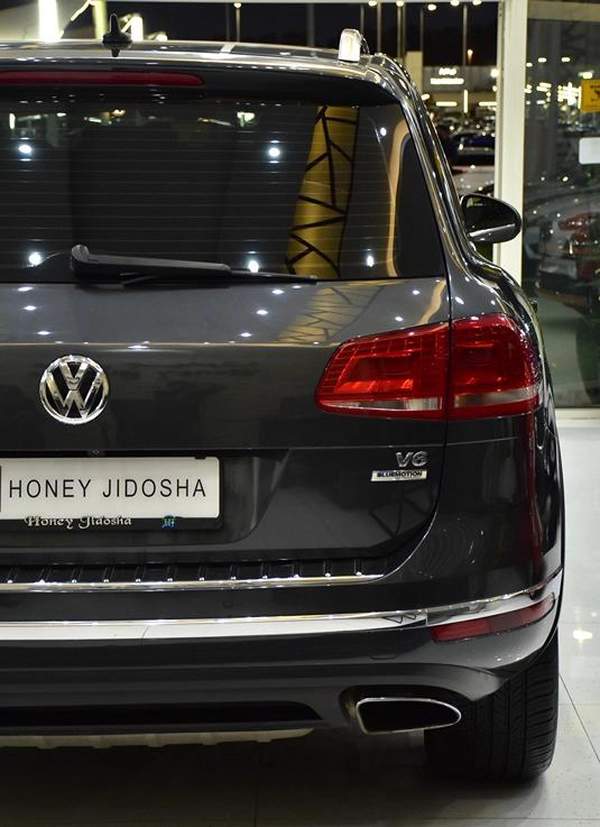 Volkswagen Touareg ( 2016 Model ) in Grey Color GCC Specs