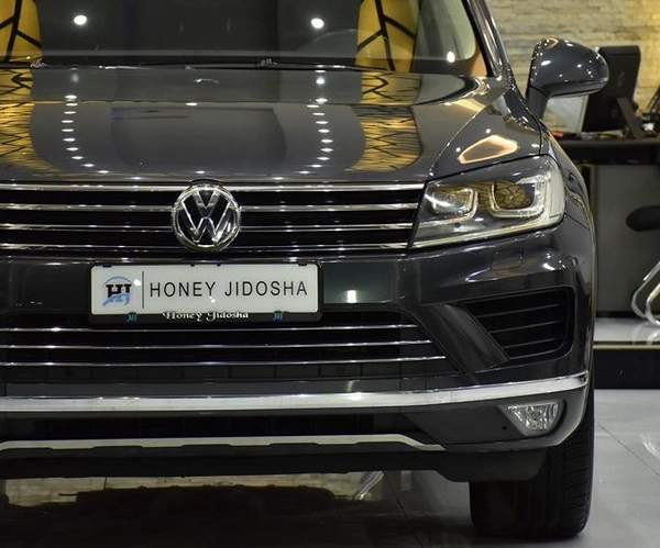 Volkswagen Touareg ( 2016 Model ) in Grey Color GCC Specs