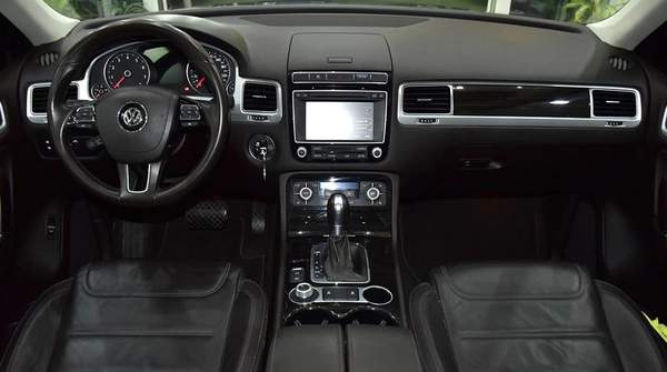 Volkswagen Touareg ( 2016 Model ) in Grey Color GCC Specs