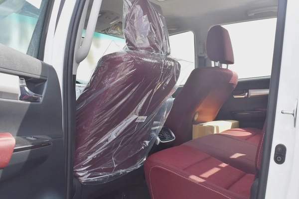 2025 Toyota Hilux SR5 2.7 Petrol - GCC Specs - Brand New!
