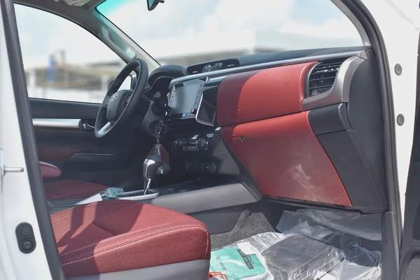 2025 Toyota Hilux SR5 2.7 Petrol - GCC Specs - Brand New!