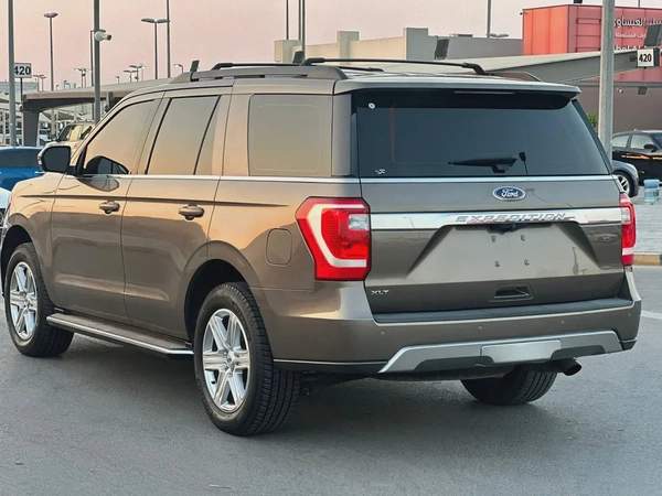 فورد اكسبديشن 2018 مواصفات خليجية بحالة جيدة