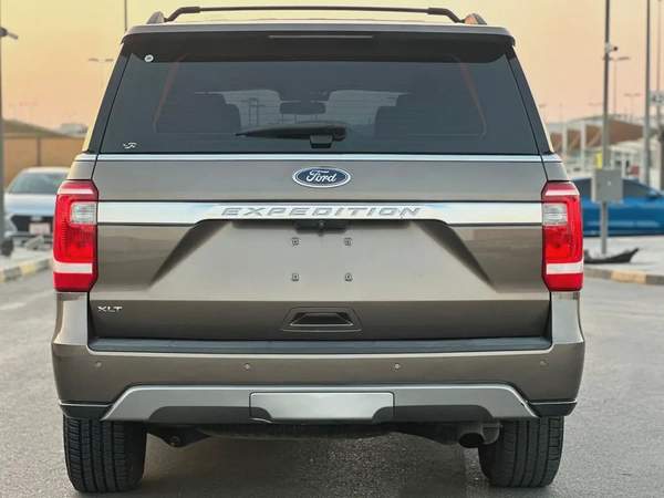 فورد اكسبديشن 2018 مواصفات خليجية بحالة جيدة