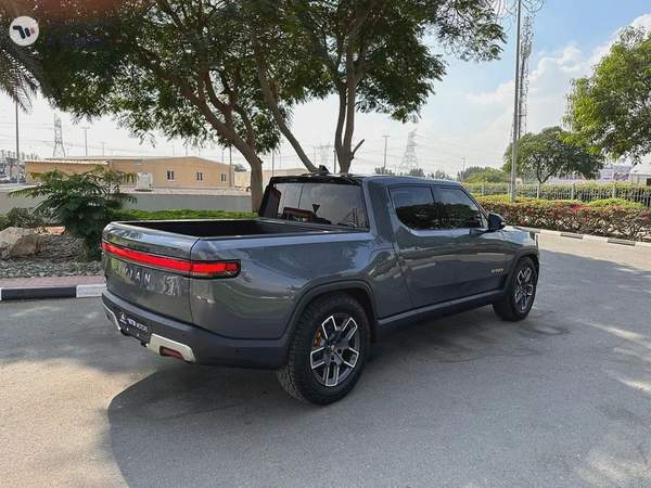 RIVIAN R1T 2023 EV