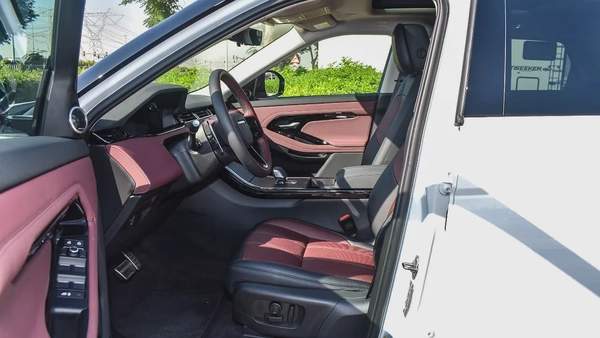 RANGE ROVER EVOQUE SE P250 DYNAMIC 2025!! FIVE YEARS WARRANTY!! THREE YEARS SERVICE CONTRACT