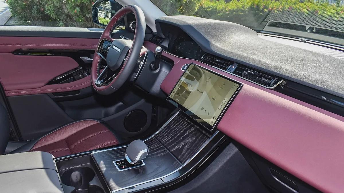 RANGE ROVER EVOQUE SE P250 DYNAMIC 2025!! FIVE YEARS WARRANTY!! THREE YEARS SERVICE CONTRACT-12-12