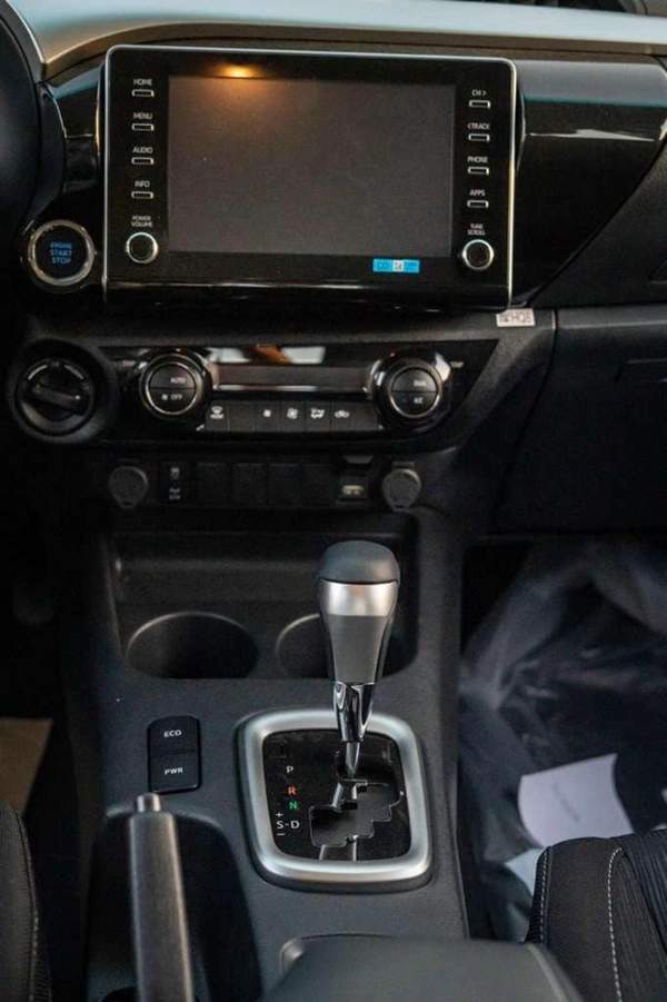 Toyota Hilux SR5 2.4L DIESEL Jordan Specs