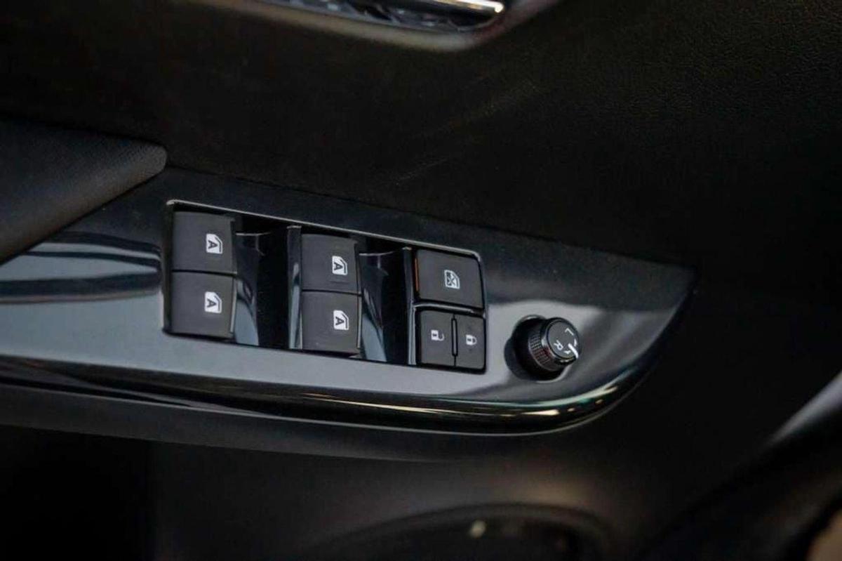 Toyota Hilux SR5 2.4L DIESEL Jordan Specs-8-8