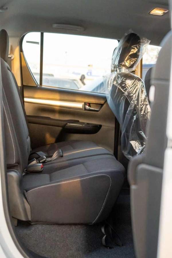Toyota Hilux SR5 2.4L DIESEL Jordan Specs