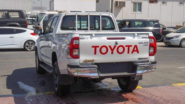 Toyota Hilux SR5 2.4L DIESEL Jordan Specs