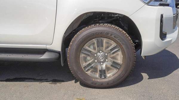 Toyota Hilux SR5 2.4L DIESEL Jordan Specs