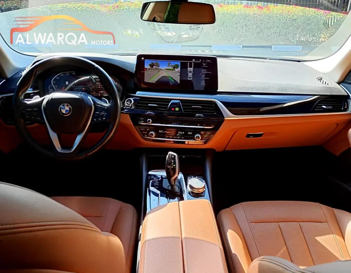 BMW 5-Series 520i-9-9